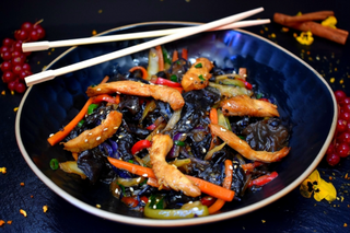 Wok Urechi de lemn & Pui