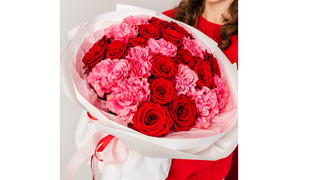 Bukiet z 9 amarantowych i czerwonych róż