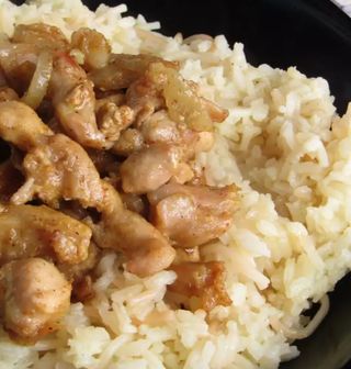 Бял ориз с фиде и пиле на скара