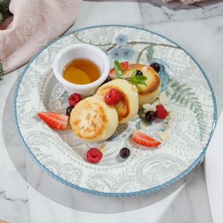 Глютенсіз сырниктер / Сырники без глютена с кленовым сиропом и ягодой