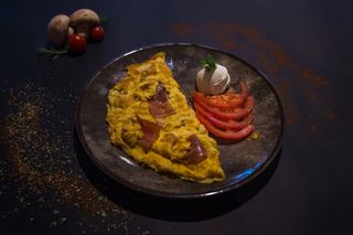 Omlet sa pršutom i sirom 250 gr