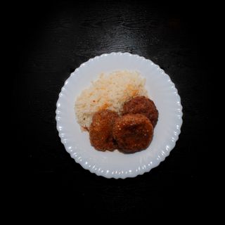 Ćufte + kupus salata + hurmašica