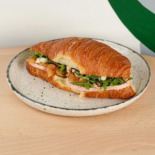 Круасан Індичка-груша-горгондзола