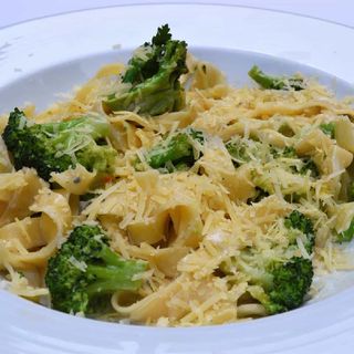 Талиатели с броколи и сметана (300г)