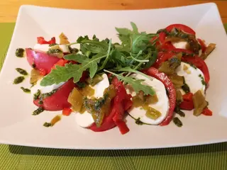 Салата Капрезе (400г)