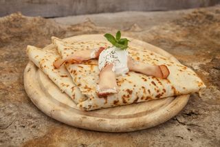 Palačinka sa pečenicom