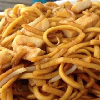 Tallarines Fritos Con Pollo