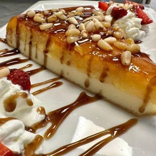 Tarta De Queso Con Tocino De Cielo Y Piones