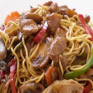 Udón Frito Con Tres Delicias