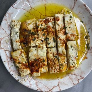 Grilovani koziji sir