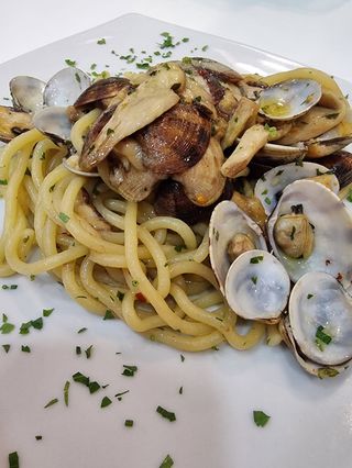 Spaghettoni con vongole veraci 