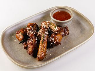 Курячі крильця в медовому соусі (200г)