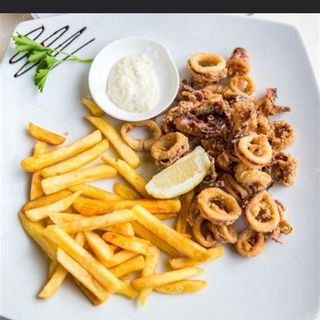 Plato De Calamar + Ensalada + Arroz