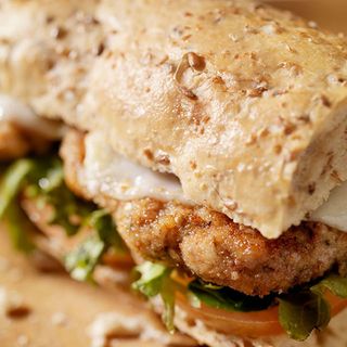 Bocadillo de escalopines de ternera asturiana al cabrales