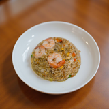 Prženi pirinač sa škampima (虾仁炒饭)