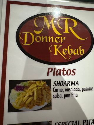 Plato Kebab Mixto Con Patatas Y Ensalada