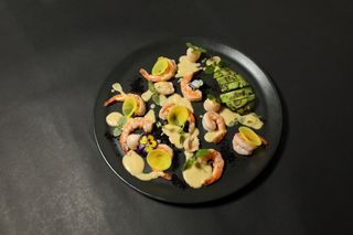 Creveti cu lichi, avocado si sos Whiskey