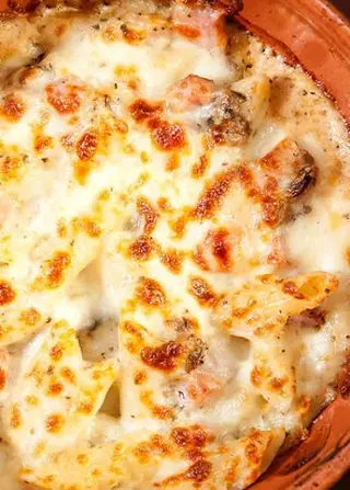 Penne cu pui si sos alb