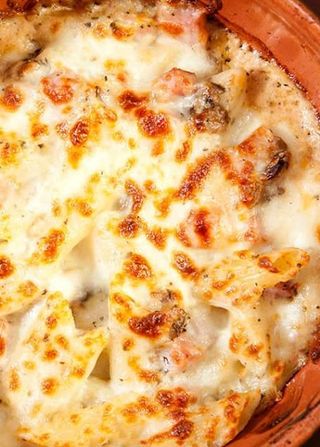 Penne cu pui si sos alb