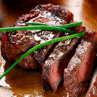 Plato combinado de churrasco.