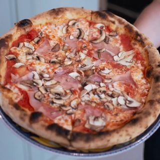 PROSCIUTTO E FUNGHI