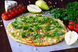 Пицца с грушей и сыром Дор блю