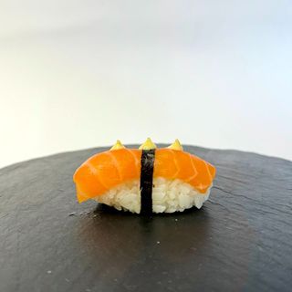 Нігірі з лососем (40г/1шт)