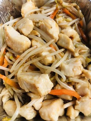 28.POLLO CON GERMOGLI DI SOIA