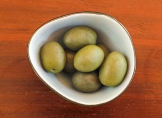 Olives Farcidas Amb Reducció De Martini (Ración)
