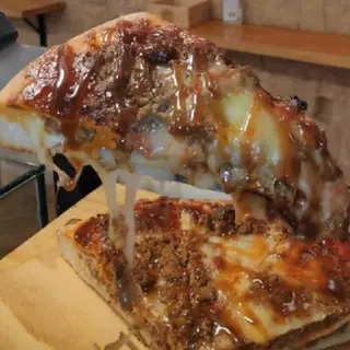 Porción Pizza Fugazzeta de Ternera 