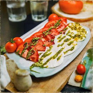 Caprese salad / Ensalada Caprise