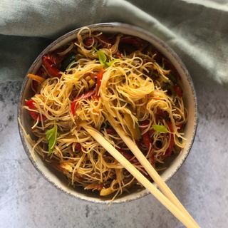 92. Spaghetti di riso con vitello