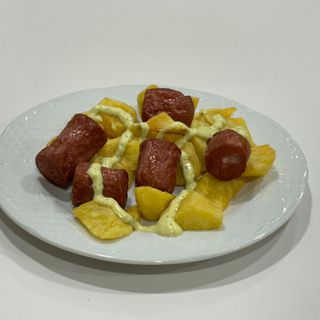 Ración De Salchipapas