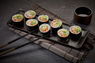 Биг ролл с салатными креветками