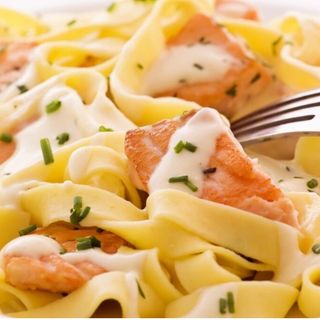 Tagliatelle cu somon fume