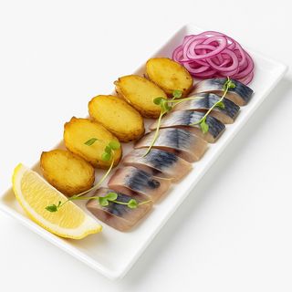 Оселедець з теплою картоплею (200г)