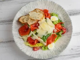 Салат Цезар із лососем слабої солі (250g)