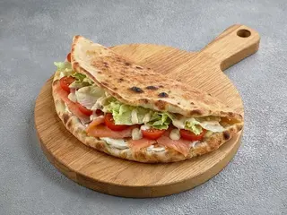 Сендвіч піца з лососем (450g)