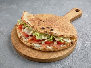 Сендвіч піца з лососем (450g)