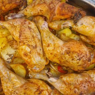 Muslo de pollo al horno con guarnición