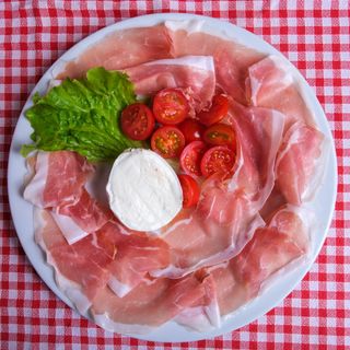 Prosciutto Crudo di Parma, mozzarella e pomodorini 
