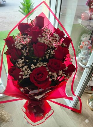 Bouqeut Rouge Avec Emballage Rouge