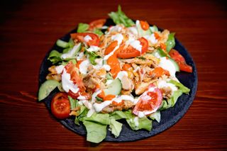 Salata cu piept de pui + doza bautura racoritoare