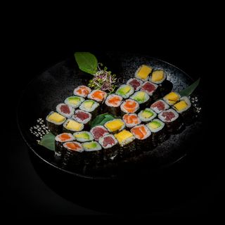 29. Maki Variado(16U)