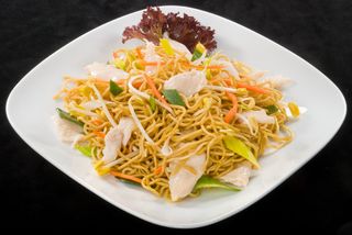 Makaron sojowy z kurczakiem