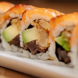 Łosoś karakuchi boczniak w panko 8 szt.