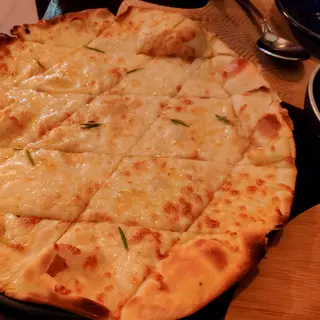 Pane Con Miele e Nocci