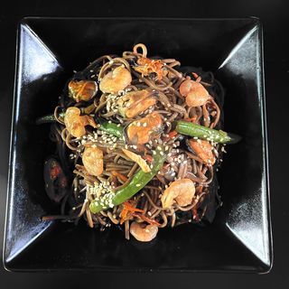 Соба з морепродуктами та овочами (350г)