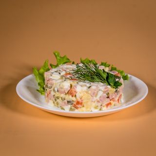 Салат Олів'є (300г)