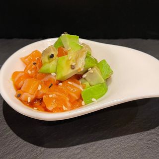 182. Tartare salmone